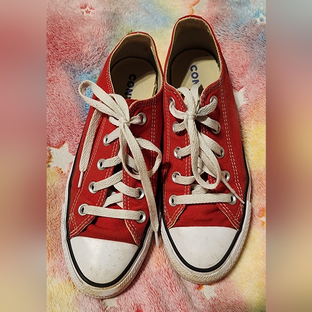 Women's Size 6 Red low top Converse